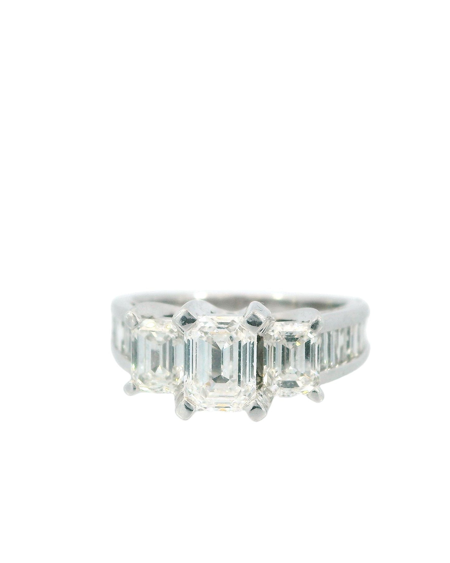 Solitaire 14K White Gold with Diamond & Side Diamonds W/Gia