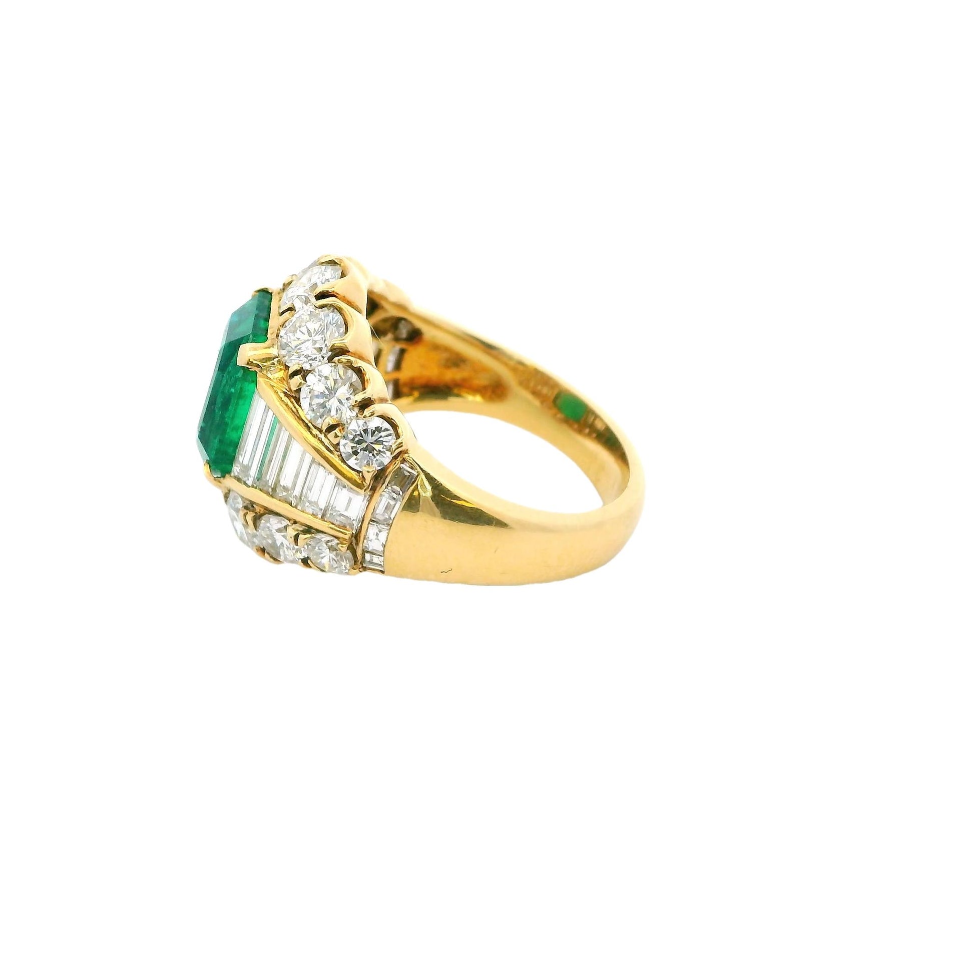 Gold Ring with Emerald & Diamonds