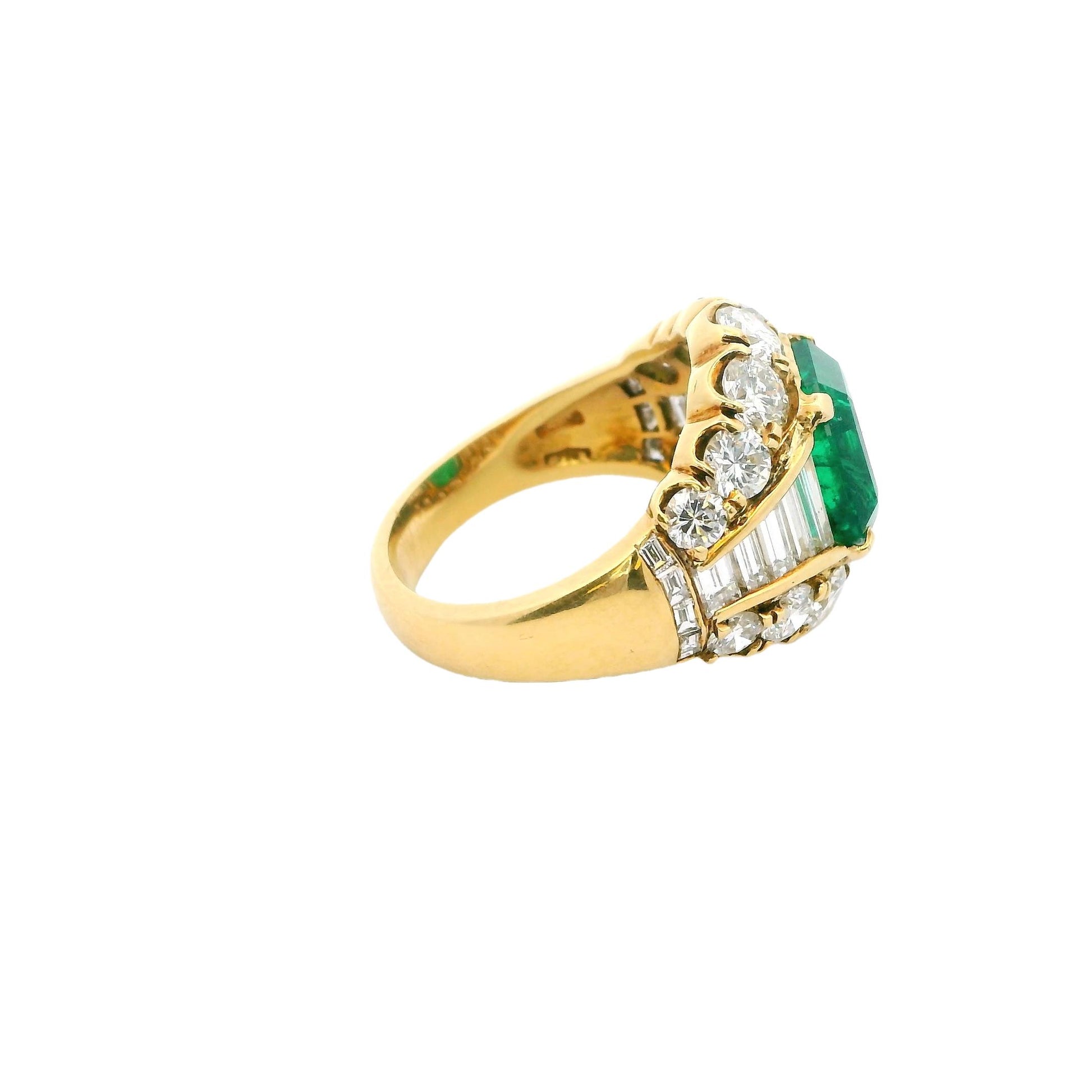Gold Ring with Emerald & Diamonds