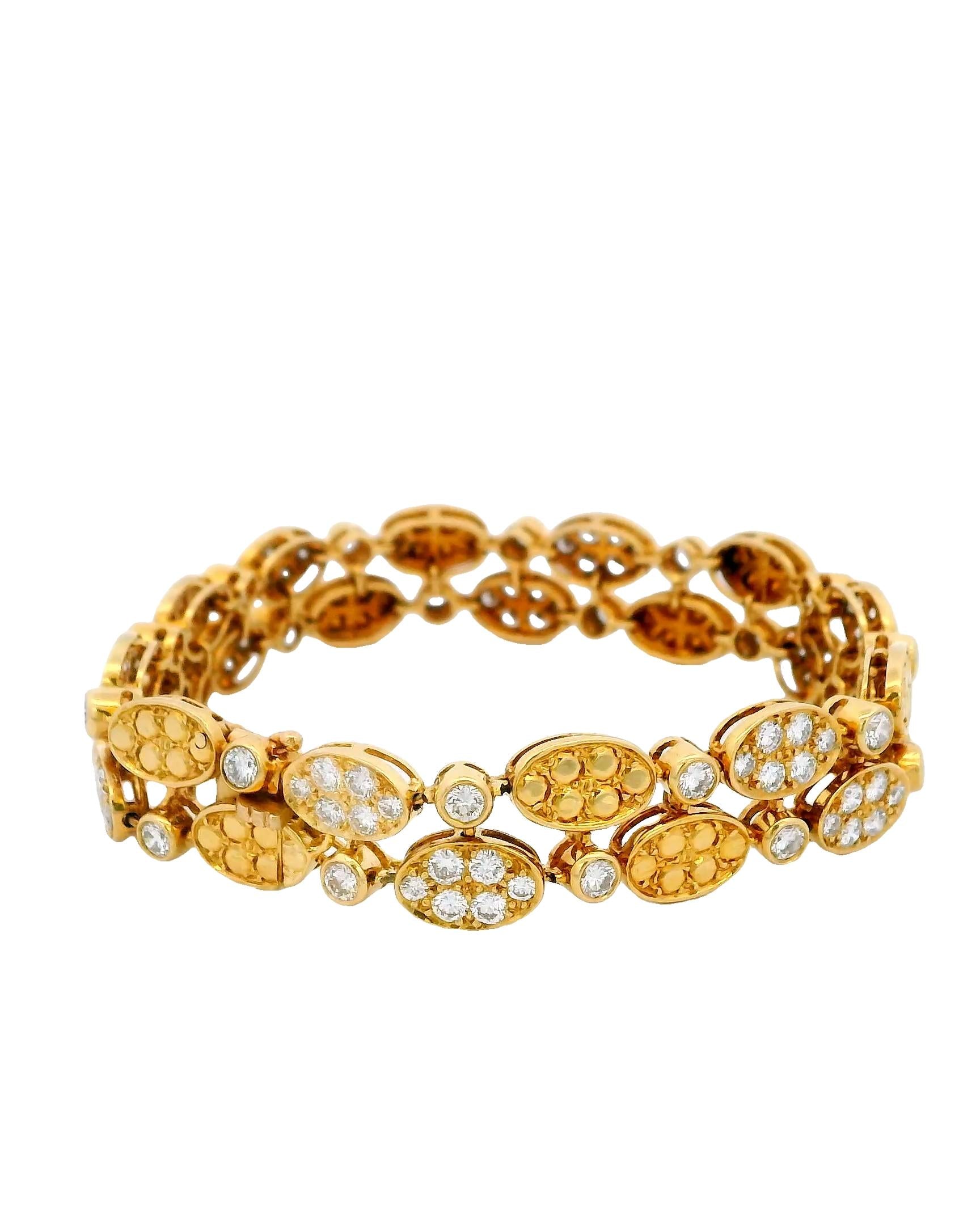 Van Cleef & Arpels 18K Yellow Gold Double Oval Link Bracelet With Diamond