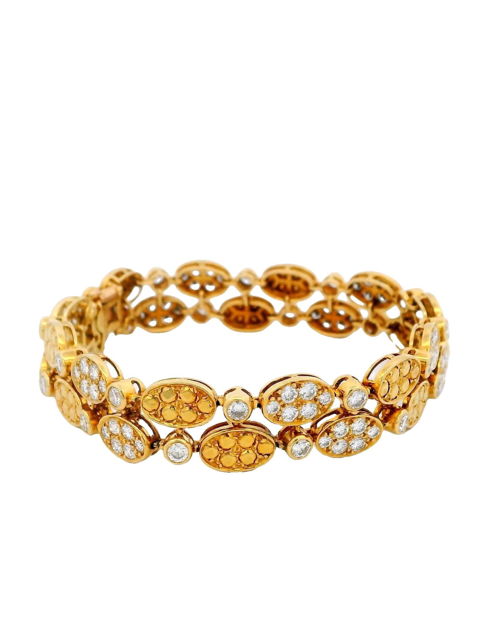 Van Cleef & Arpels 18K Yellow Gold Double Oval Link Bracelet With Diamond
