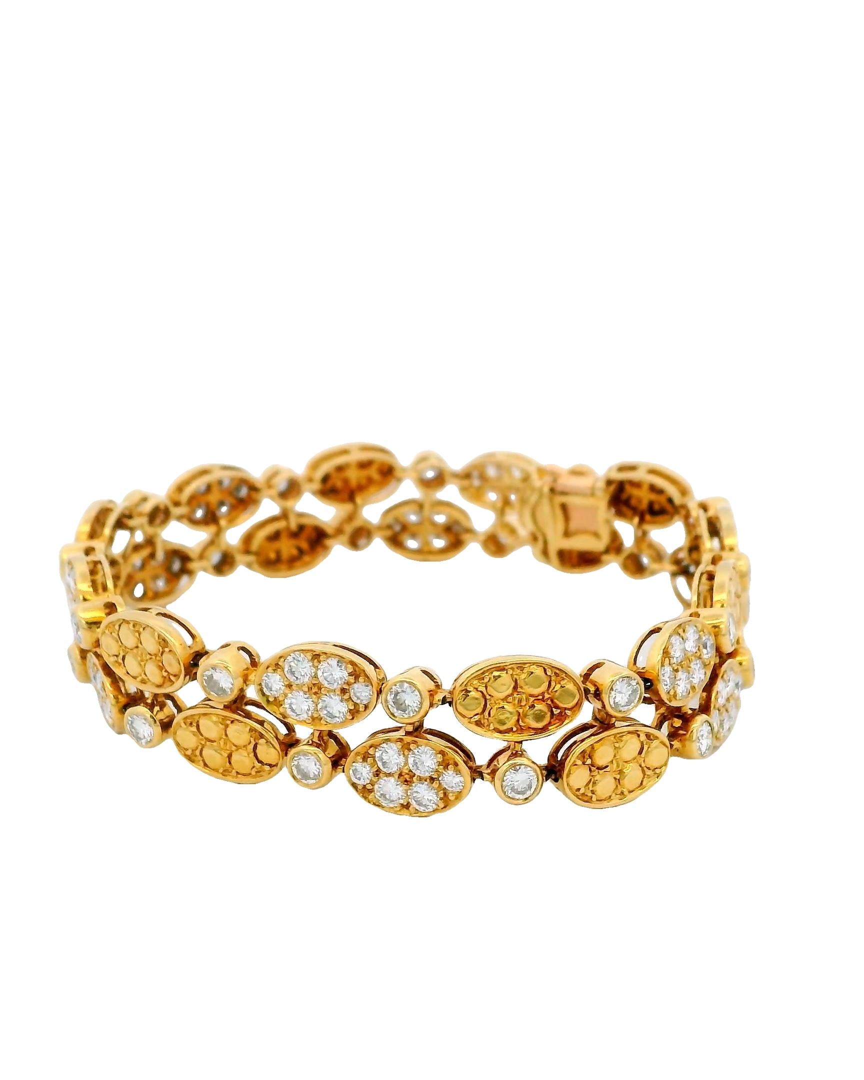 Van Cleef & Arpels 18K Yellow Gold Double Oval Link Bracelet With Diamond