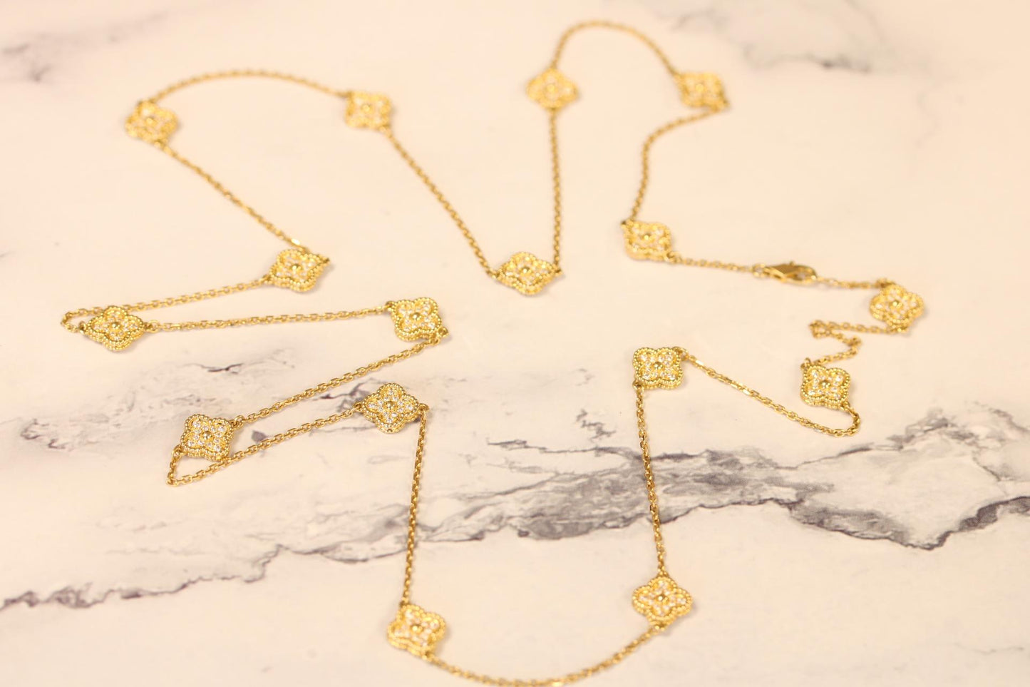 Van Cleef & Arpels Sweet Alhambra long necklace, 16 motifs Box & Papers
