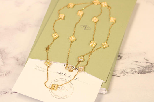 Van Cleef & Arpels Sweet Alhambra long necklace, 16 motifs Box & Papers