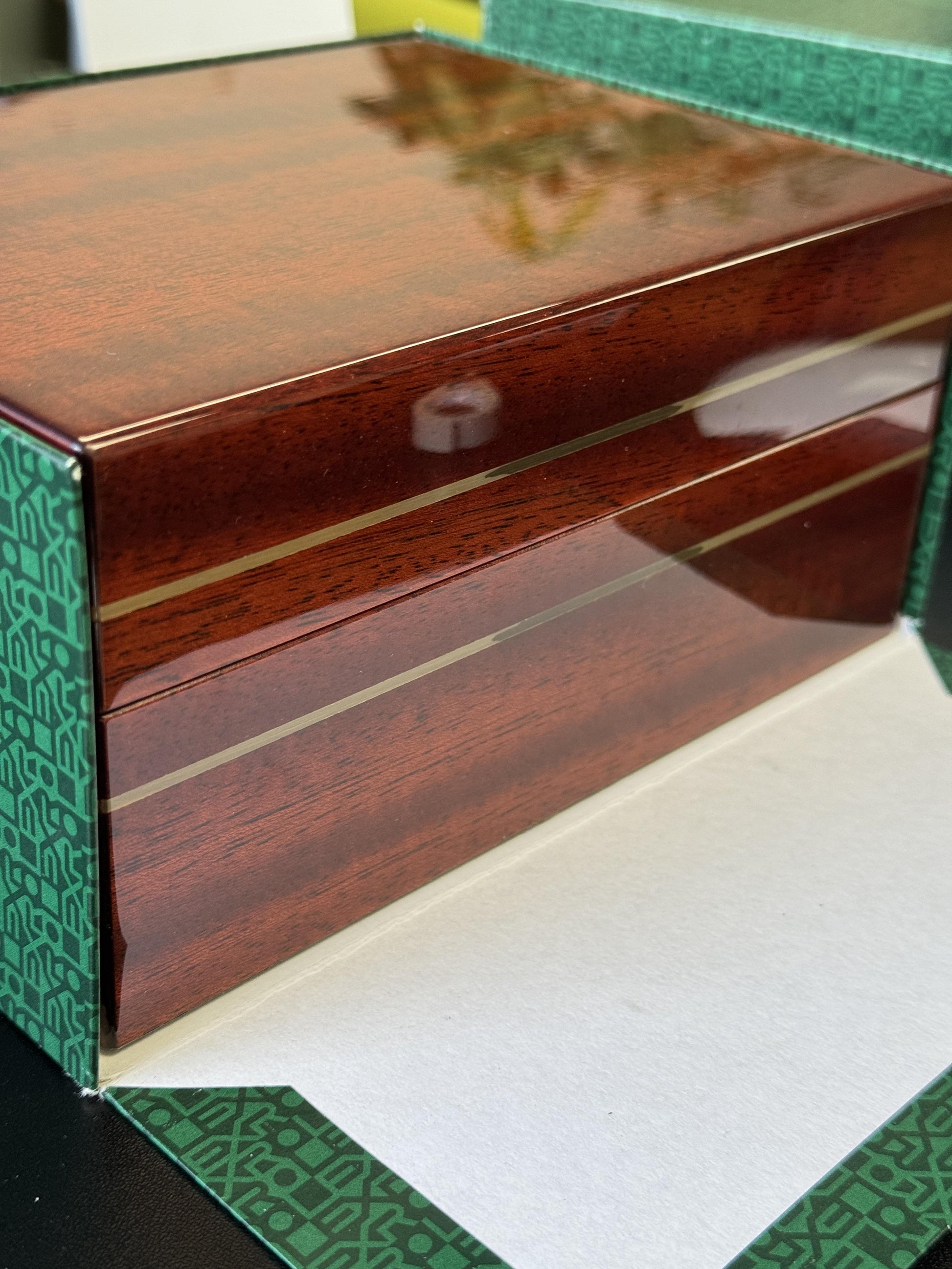 Rolex Daytona 16518 18K Yellow Gold White Dial Watch Box & Papers