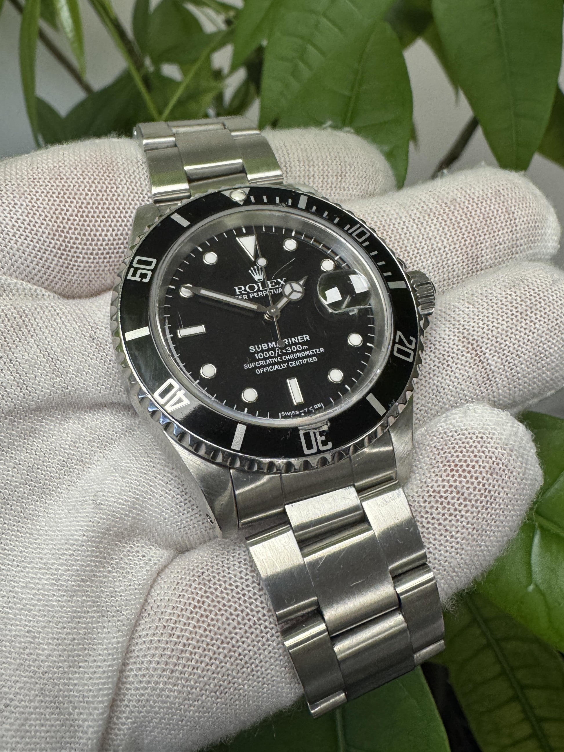 Rolex Submariner 16610 Black Bezel Watch Box & Papers 1994