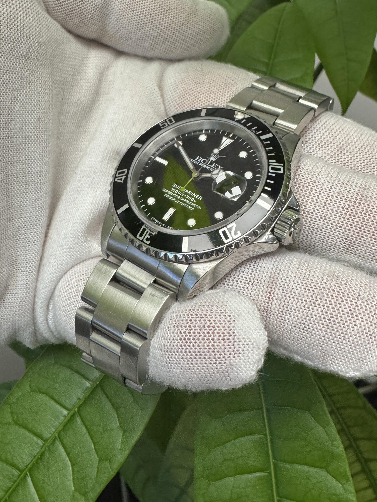 Rolex Submariner 16610 Black Bezel Watch Box & Papers 1994