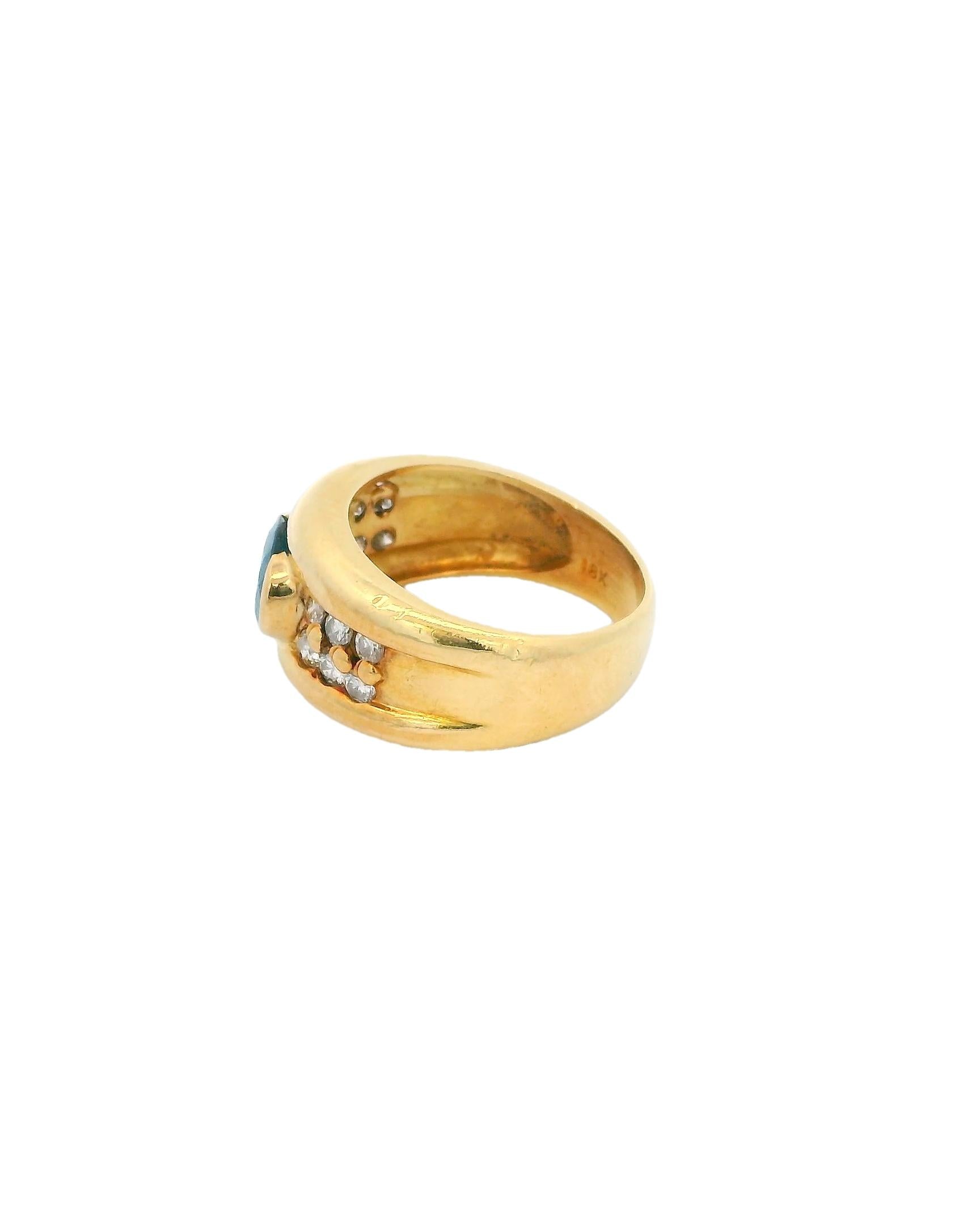 18k Oval Sapphire 12 Diamonds Ring