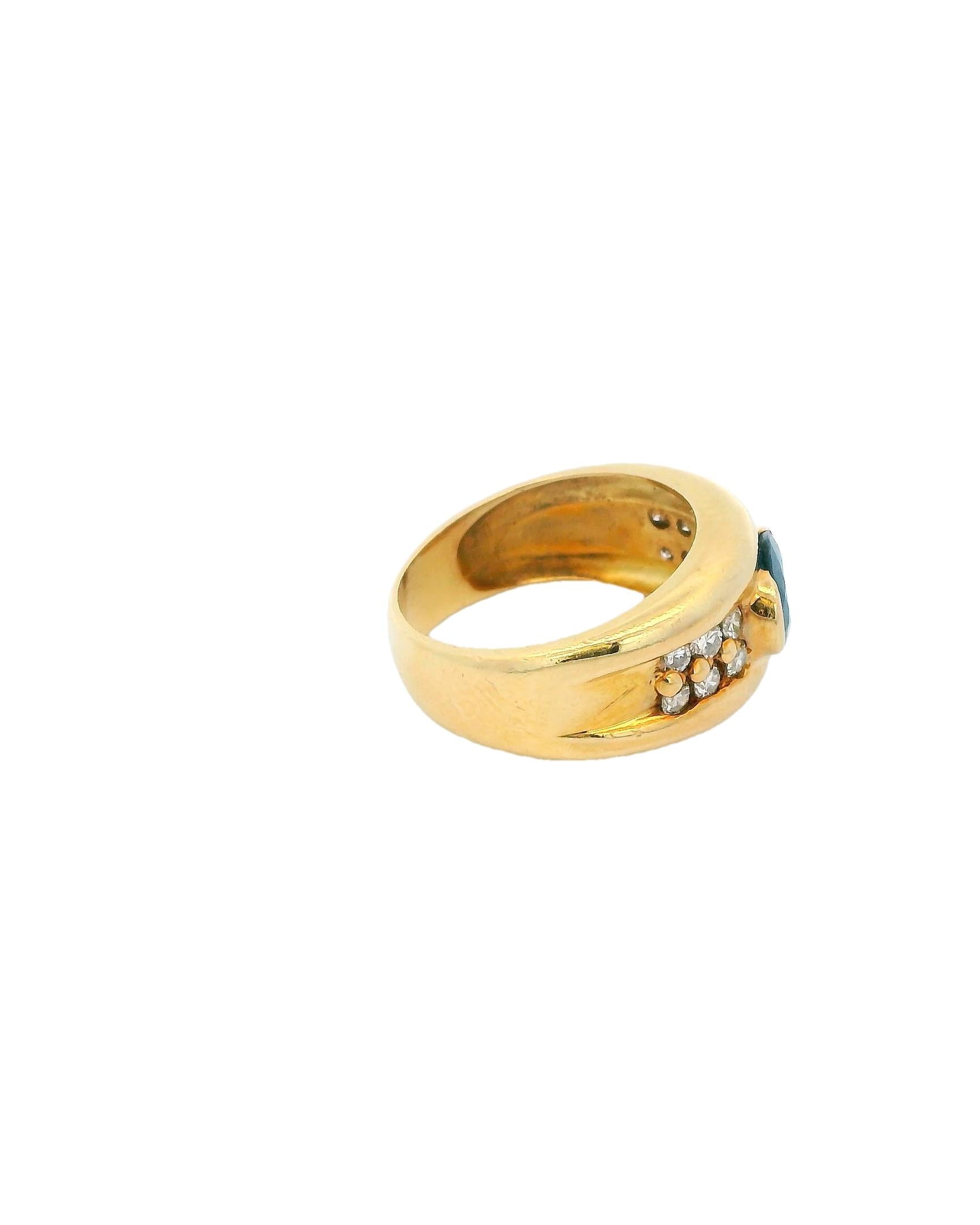 18k Oval Sapphire 12 Diamonds Ring
