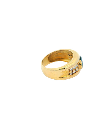 18k Oval Sapphire 12 Diamonds Ring