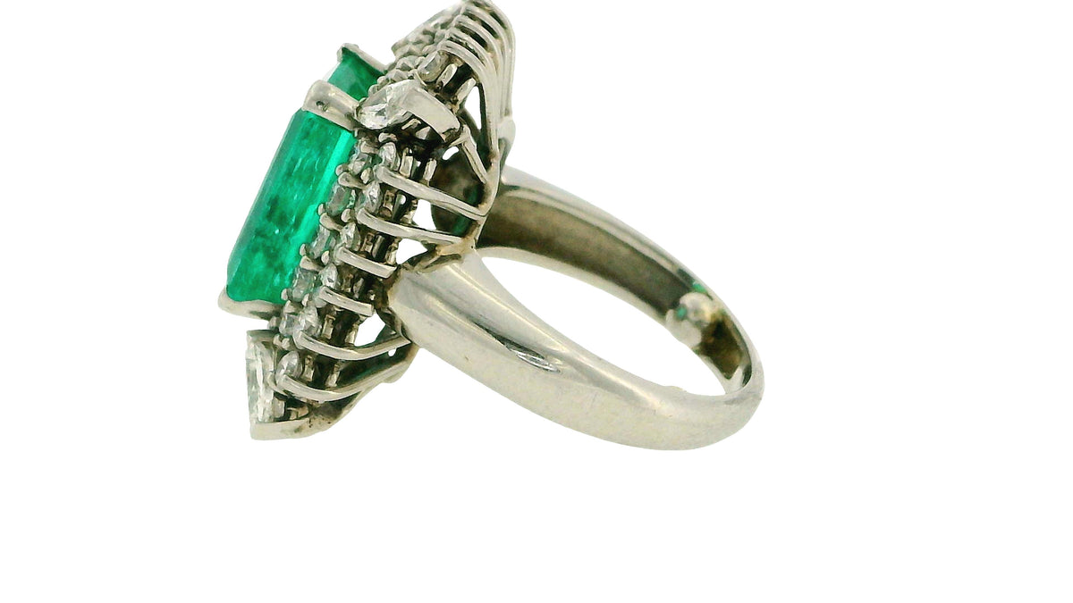 Emerald & Diamond Ring in 18K White Gold