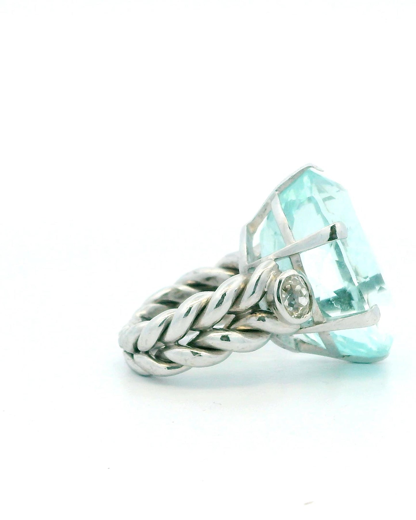 Ring 18kw lg oval 36ct aqua braided shank 2 side dias 1ct tw