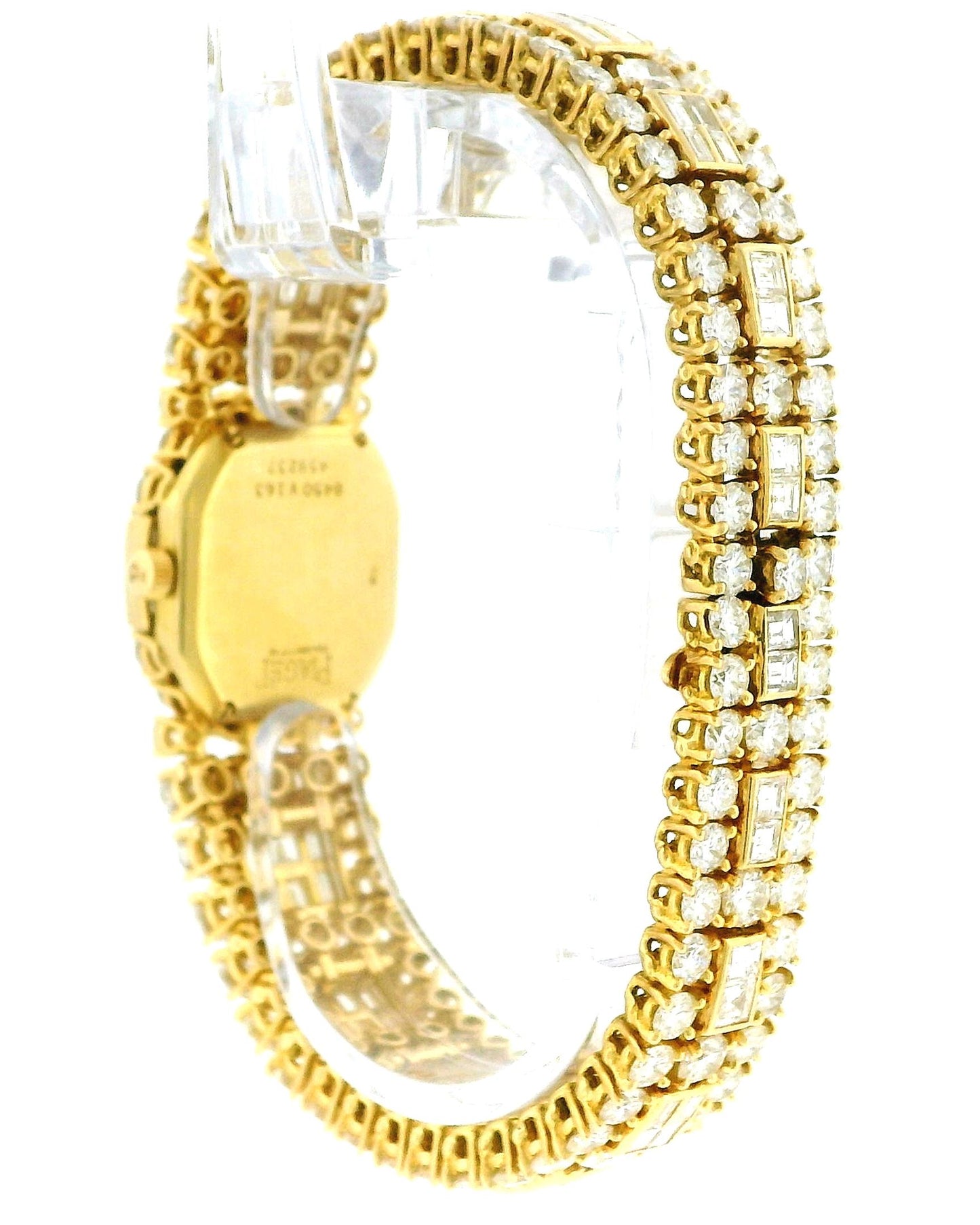 PIAGET. A LADY'S FINE 18K GOLD AND 28Cts DIAMOND-SET OVAL BRACELET WATCH