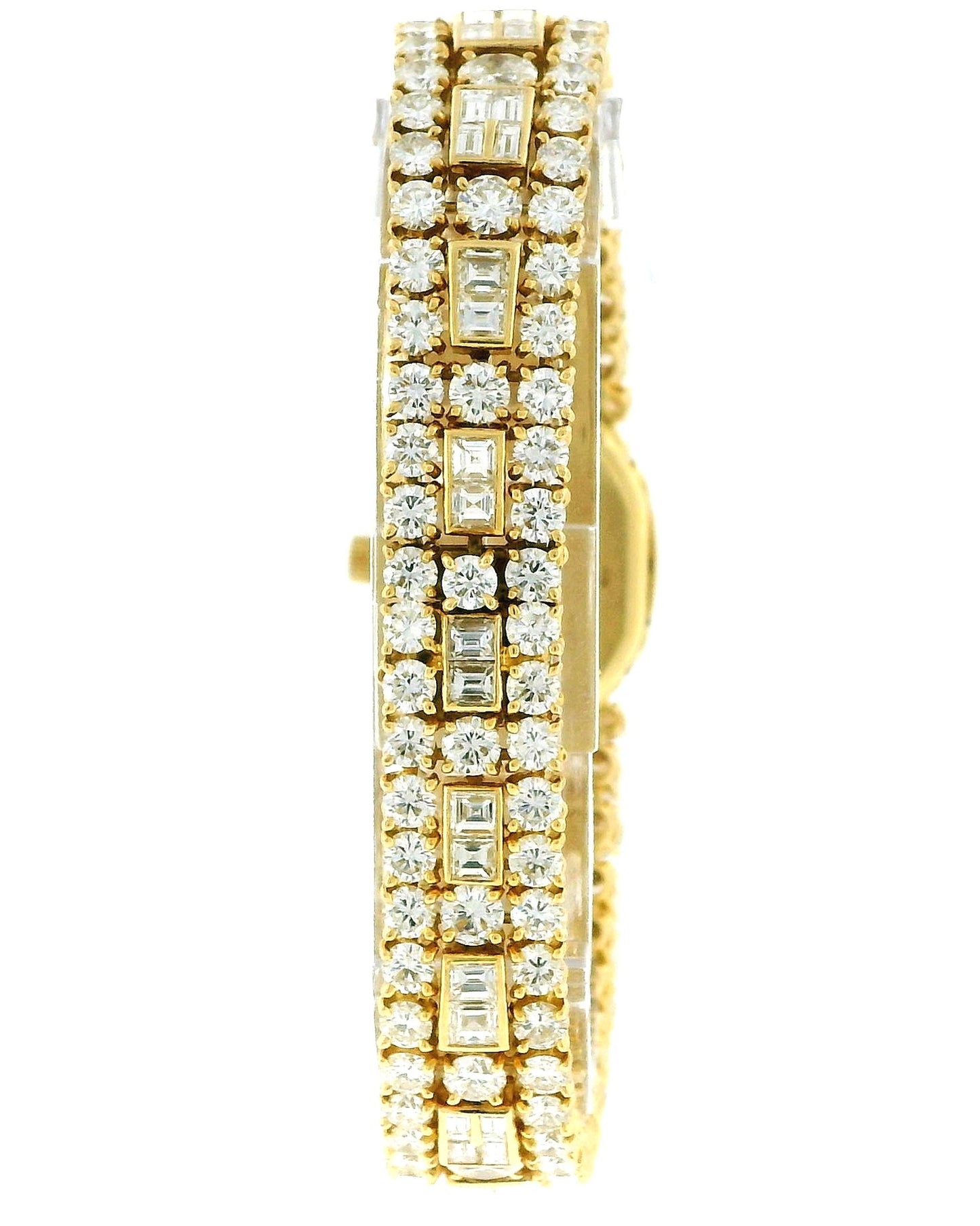PIAGET. A LADY'S FINE 18K GOLD AND 28Cts DIAMOND-SET OVAL BRACELET WATCH