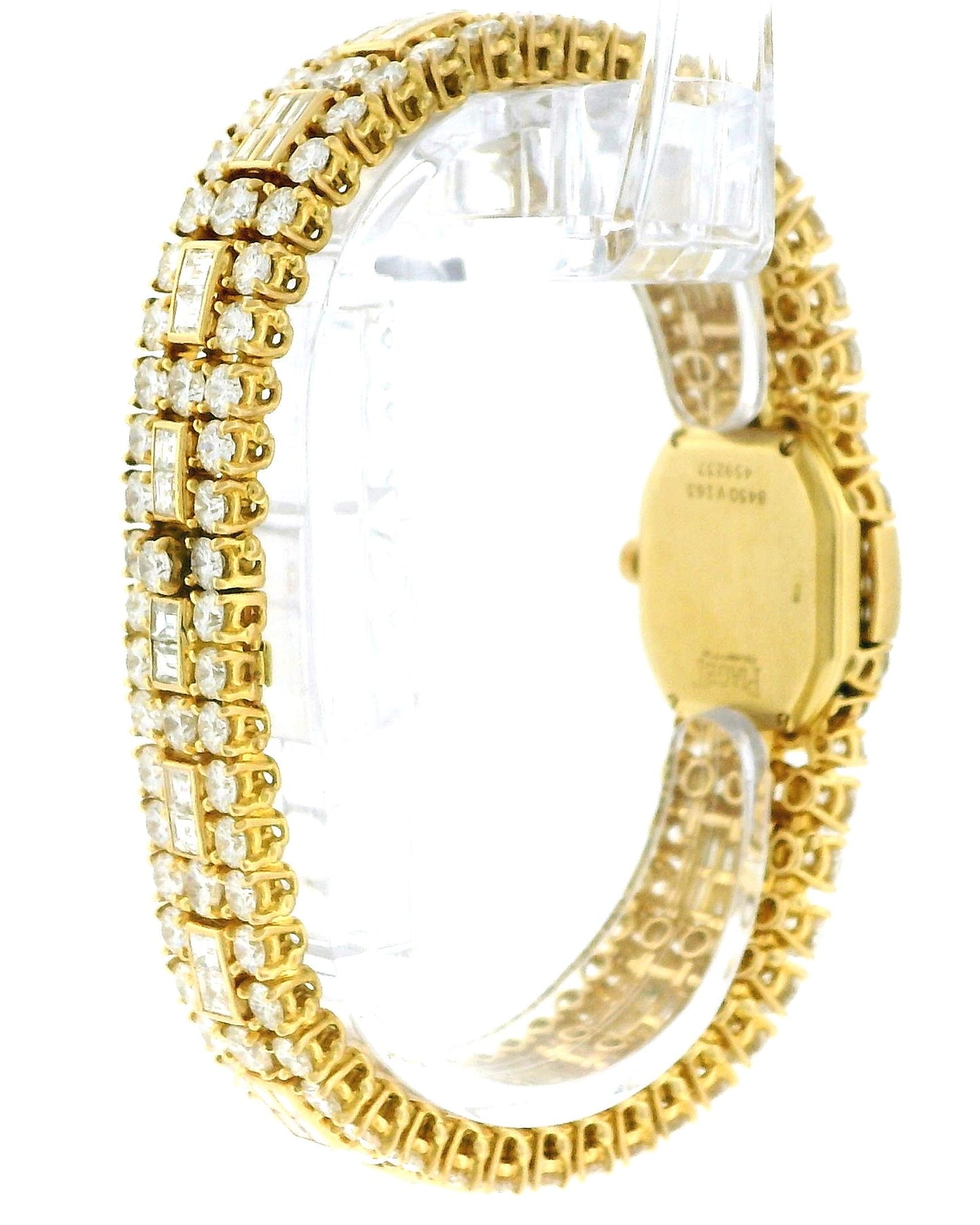 PIAGET. A LADY'S FINE 18K GOLD AND 28Cts DIAMOND-SET OVAL BRACELET WATCH