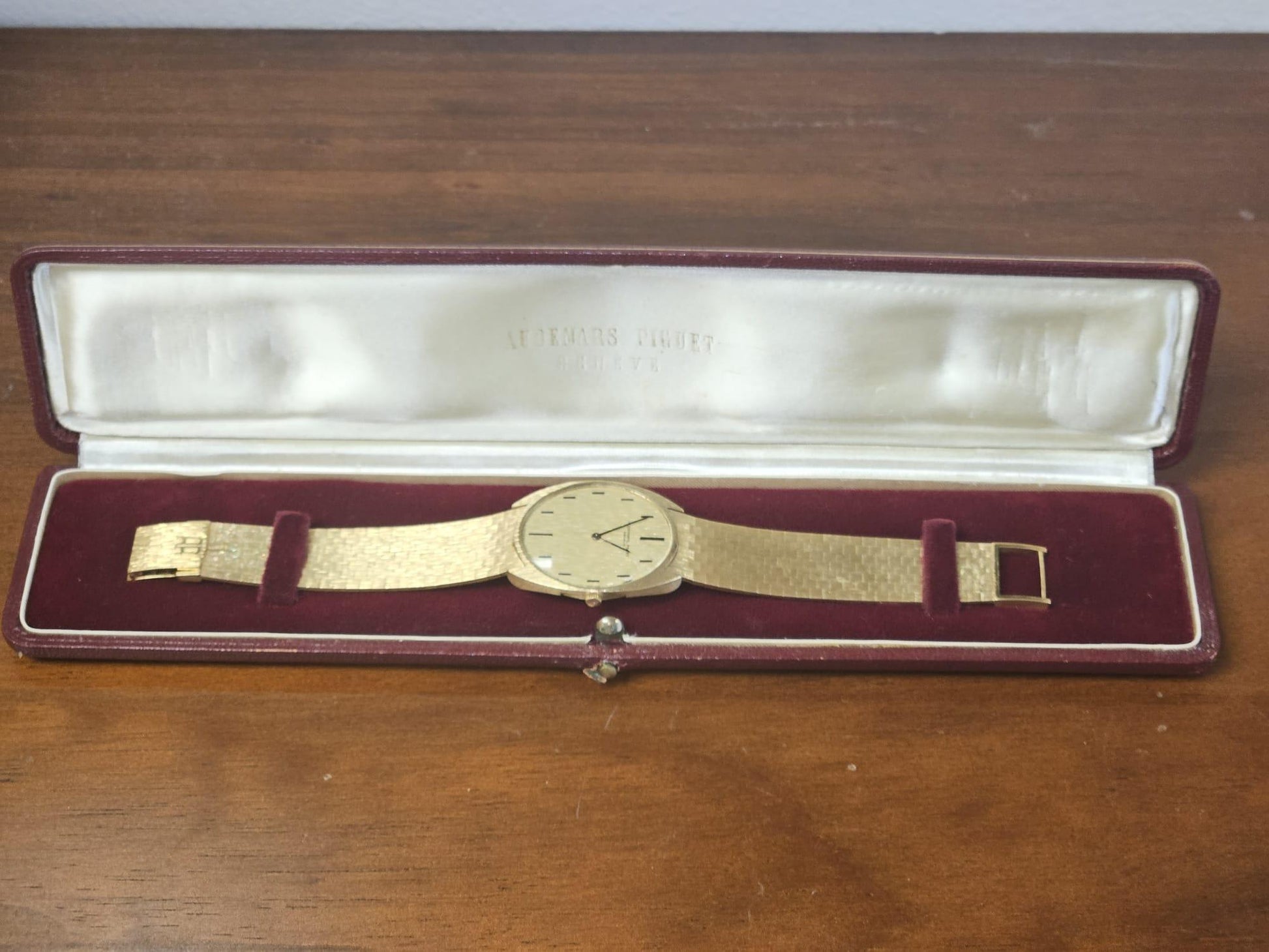 AP Ellipse 18k Brick Bracelet Vertical Dash Markers W/Box(Pre-Owned)