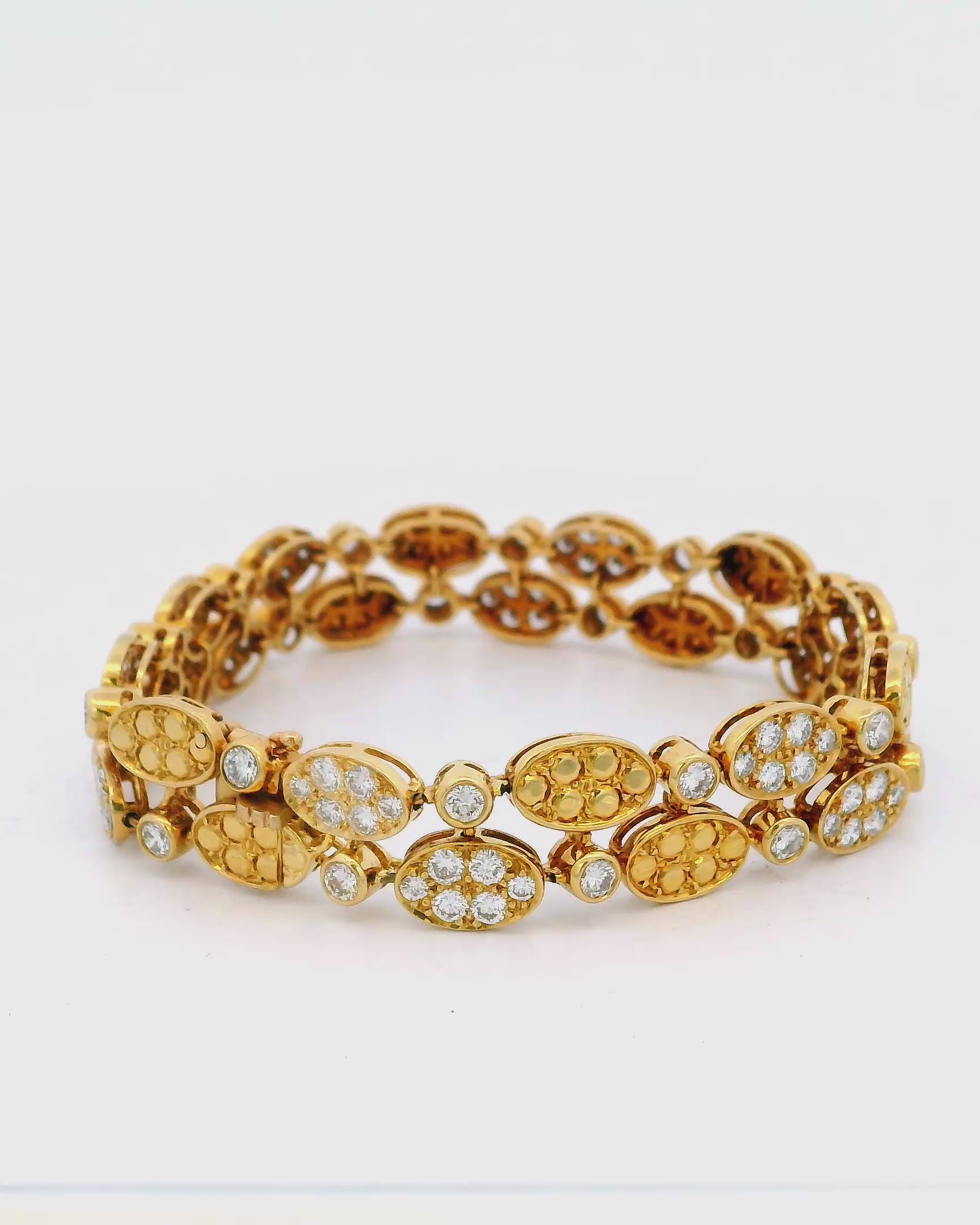 Van Cleef & Arpels 18K Yellow Gold Double Oval Link Bracelet With Diamond