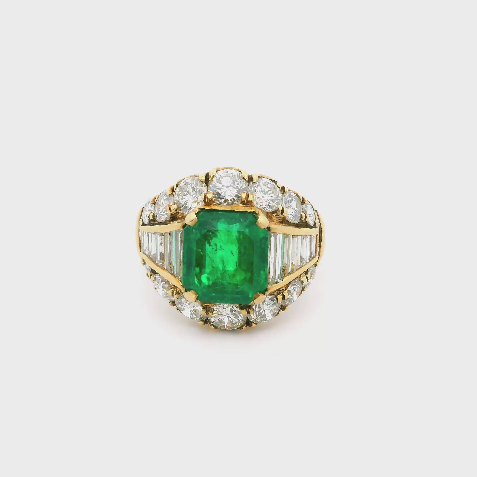Gold Ring with Emerald & Diamonds